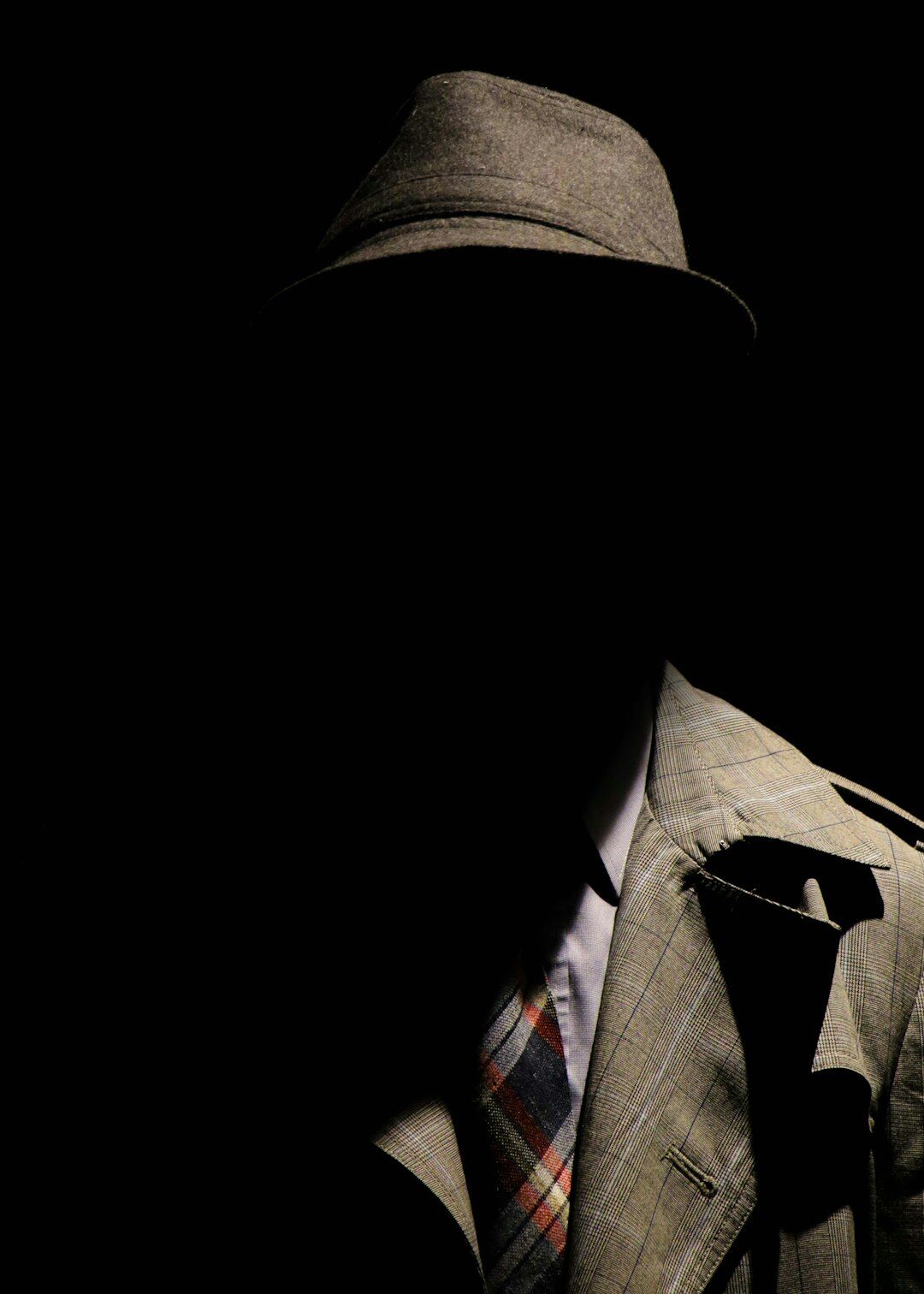 detective questioning suspect